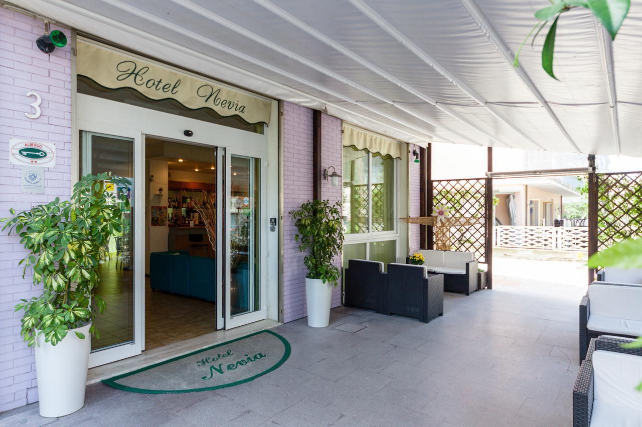 Hotel Nevia Cervia Exterior photo