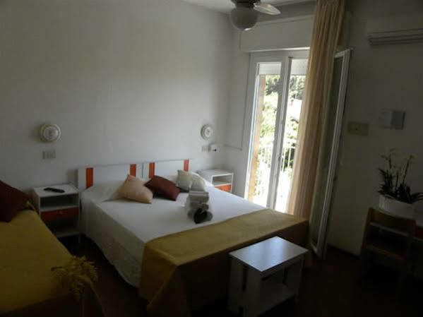 Hotel Nevia Cervia Exterior photo