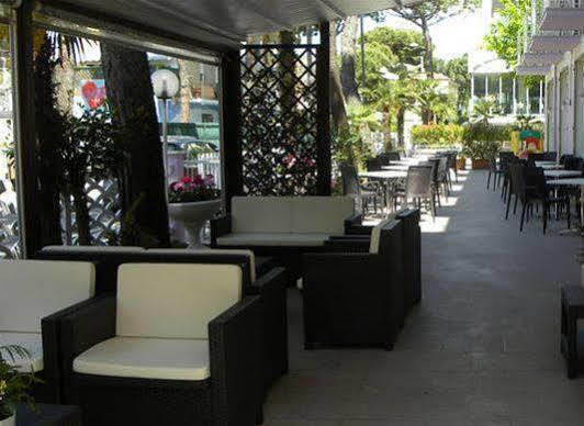 Hotel Nevia Cervia Exterior photo