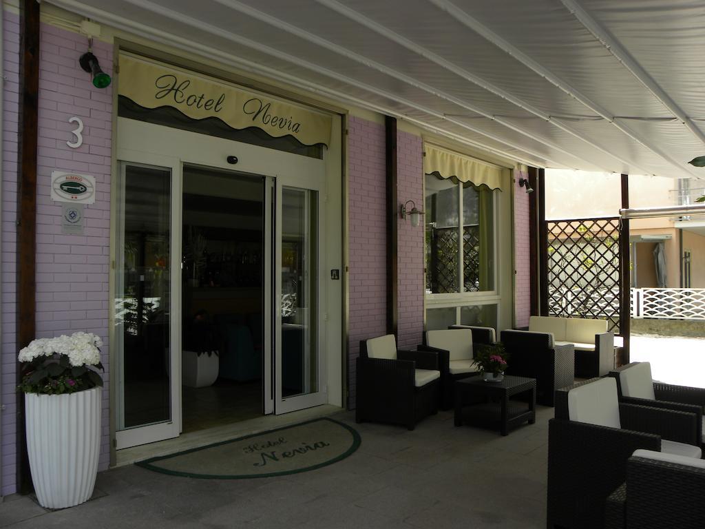Hotel Nevia Cervia Exterior photo