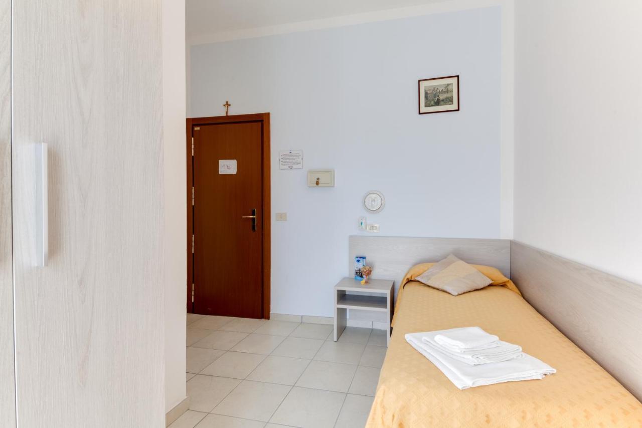 Hotel Nevia Cervia Exterior photo
